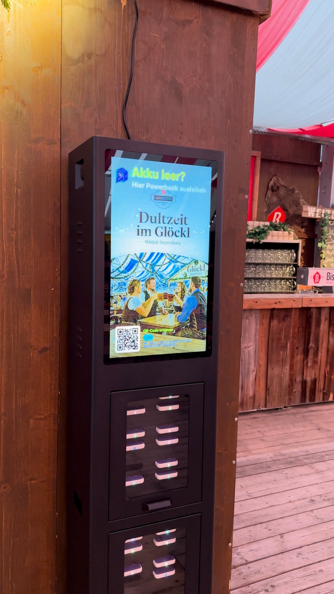 ChargyX Powerbank-Station am Glöcklfestzelt auf der Dult